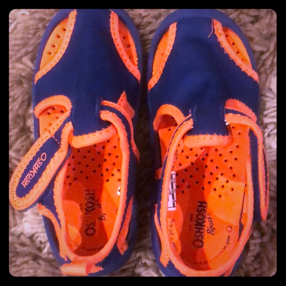 (9) Osh Kosh Water Sandals
